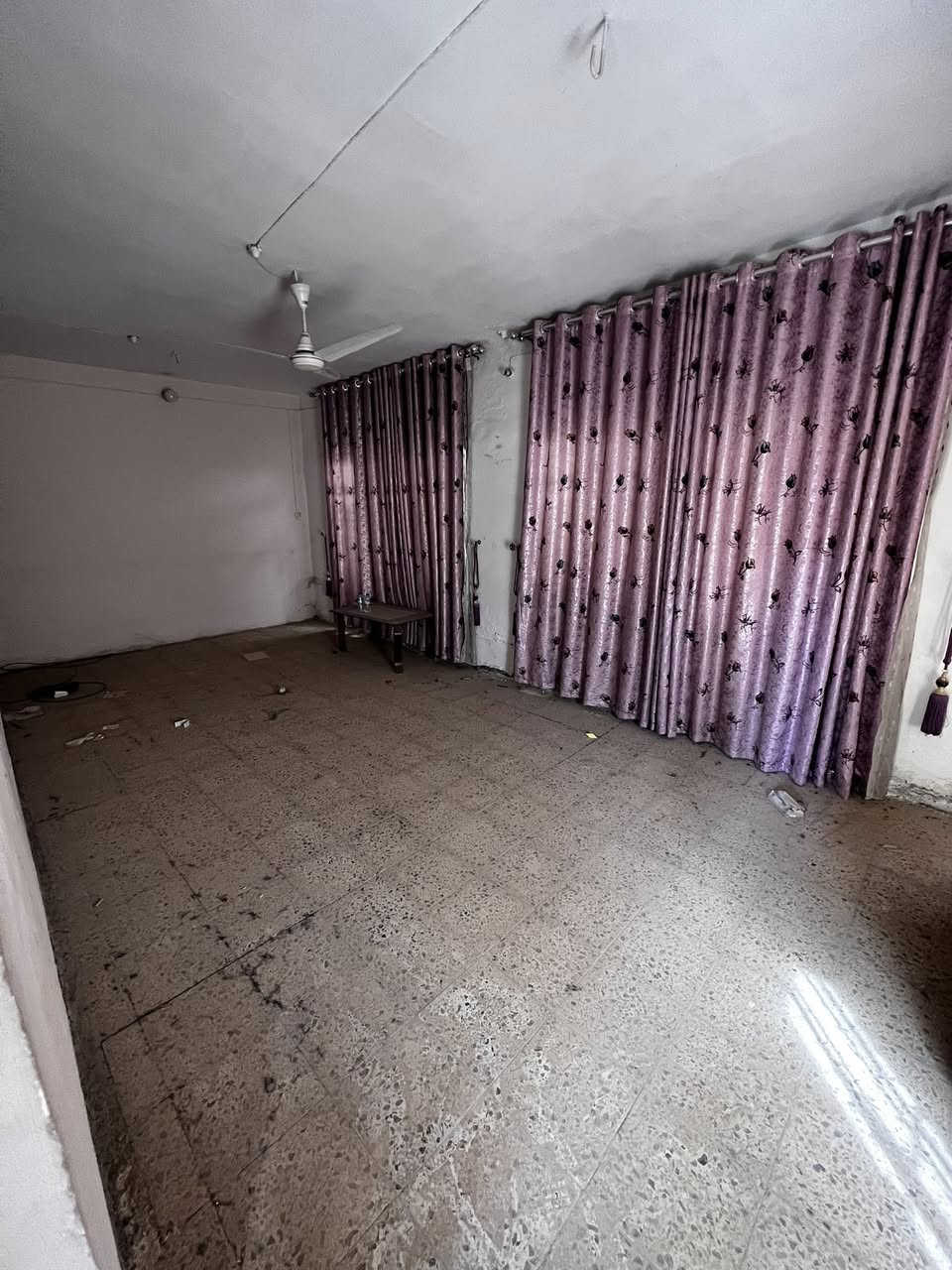 السلام عليكم
 بيت طابو صرف للبيع في البكرلي في منطقة العبودية مقابل شقق مؤسسة العين
 مساحته ٢٩٣ والواجهة ١٢م 
حاليا مؤجر ب ٤٠٠الف 
سعر المتر ٩٥٠ الف 
للاستفسار ***********
