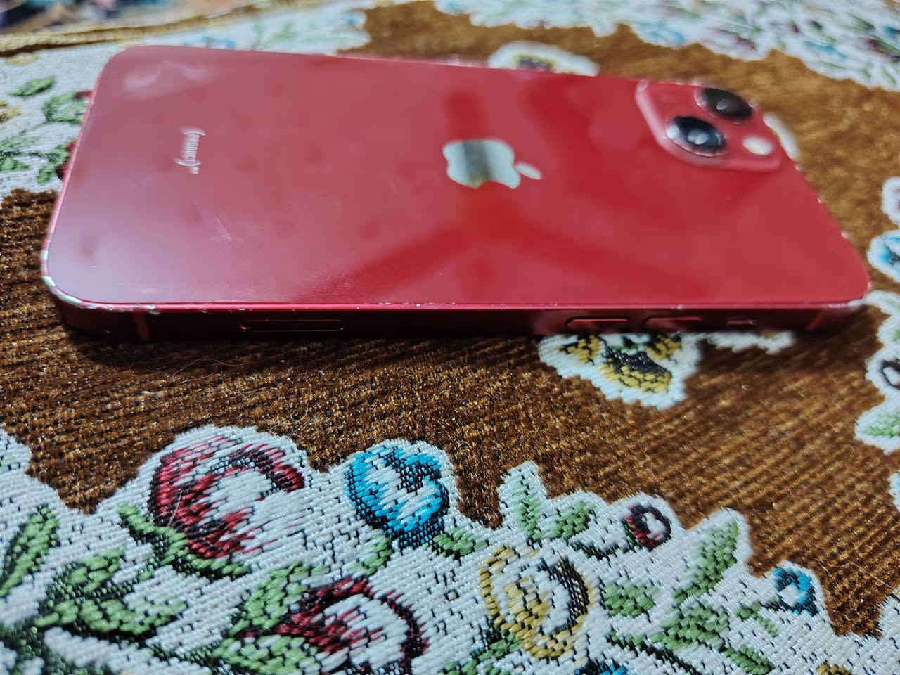 السلام عليكم 13عادي
مبدل بس ضهر و شخوط بسيطه بالشاشة الكاميرا الخلفيه وحده منهن مكسوره العدسه مالتها البطارية مالته 80
رايده ب٢٩٠ و بي مجال. 
***********
