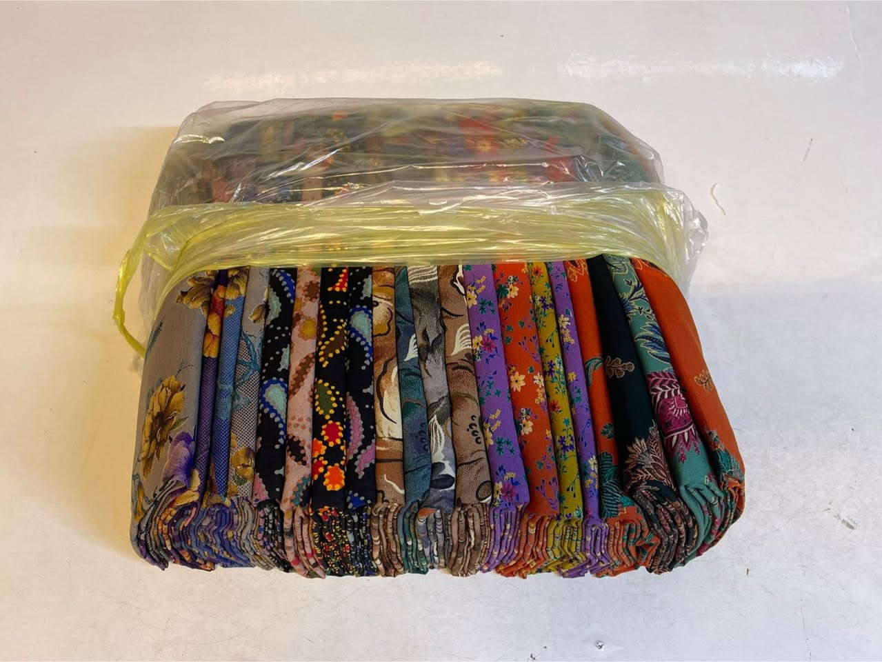 مرحبا زبائنه الكرام عرض جديد 🚕😍🚕#تخفيضات  #اقمشة 
(( كشمير دخاني  اصلي 🍃🍃)) شرط الفحص🌺🌺🌺

درزن يحتوي 20 قطعه ب الوان ونقشات    مختلفه 🔥🔥

لسرعه تثبيت الحجز ع الواتساب  ***********📞📞
 
او زورونا بغداد الشورجه سوق الاقمشه قرب مصرف الرشيد 🥰🌹

#أقمشة #تخفيضات #فولو #جملة #اقمشة #تخفيضات🌹😍 #جملة👑 #خياطة #ملابس_نسائيه #مشاهير #دشاديش_نسائيه
