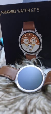 ساعة هواوي • نضيفه • بملحقات