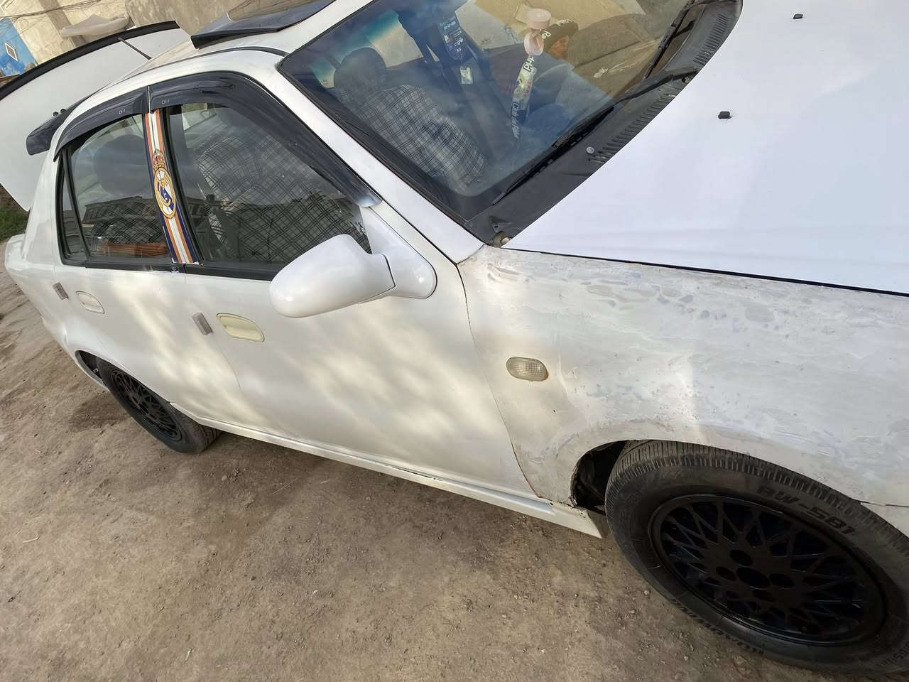 السلام عليكم سيكي للبيع موديل ٢٠١٣ بأسمي سنويه ٢٠٢٨ سياره جاهزه من كلشي تبريد  ثلاجه تدفىه كامله مكمله كامره خلفيه تخم تاير جديد ويل مشجر اسود حادثه فقط جامع ايمن ومبدل اصلي من شركة وبنيد اثر جراد وكع عليها انقاض ومبدل بدون بدنه وشواصي ولغود كله مكفول سستم سماعات دوشمه كامله سياره مال بيت ونظيفه سعر ٤٢ وبيه مجال بيه تلحيضات دشبول بنص بي كسر ومصلح بصيط ومعمره ورقم بغداد وهذا رقمي ***********
