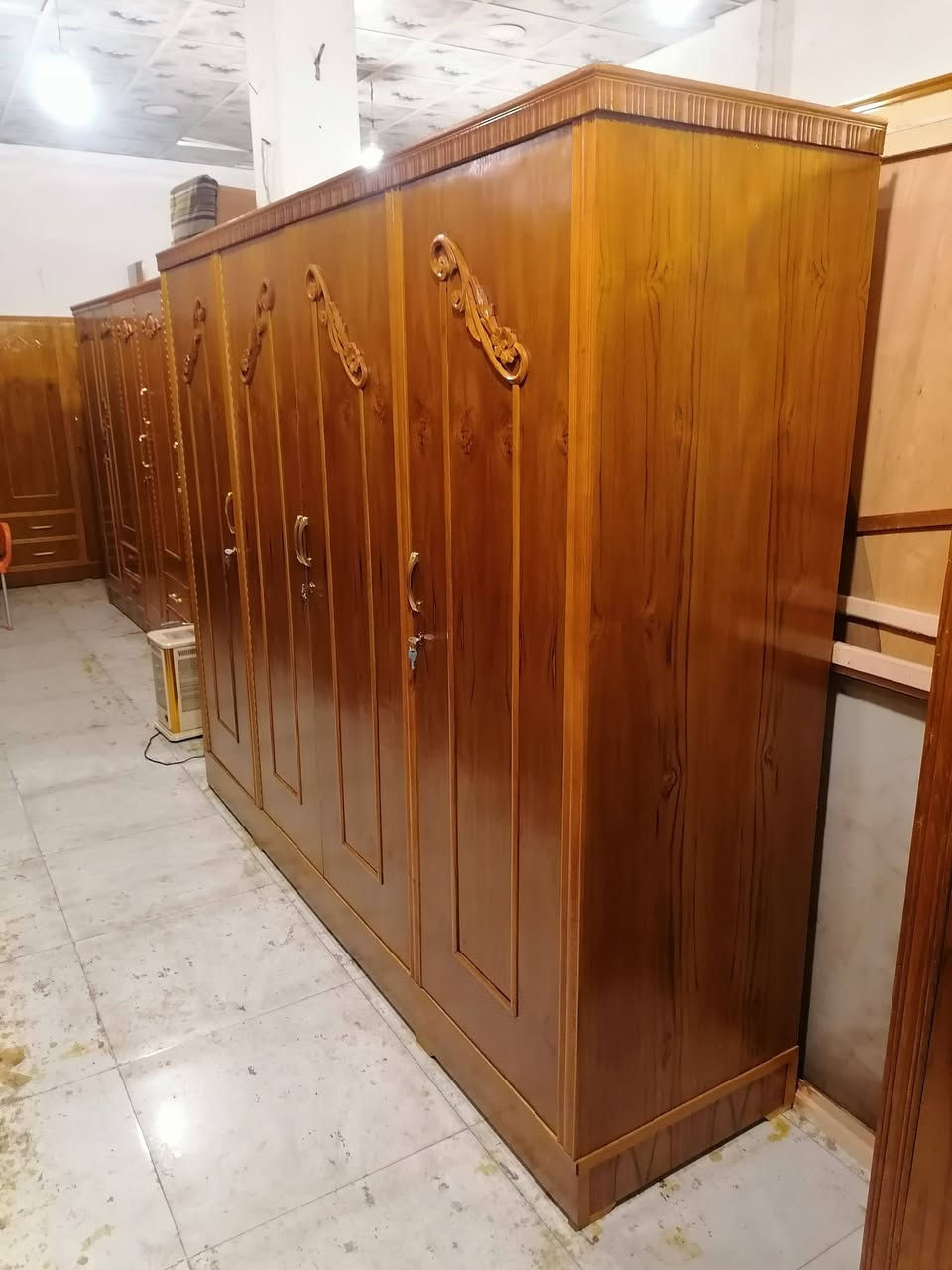 كنتور ٤ باب نقش زان جديد شغل توكمه درجة أولى معرض ابو حسن حي السكر مقابل ساحه غاز السكر ت *********** مستعدون لشراء غرف النوم والكناتير المستخدم
