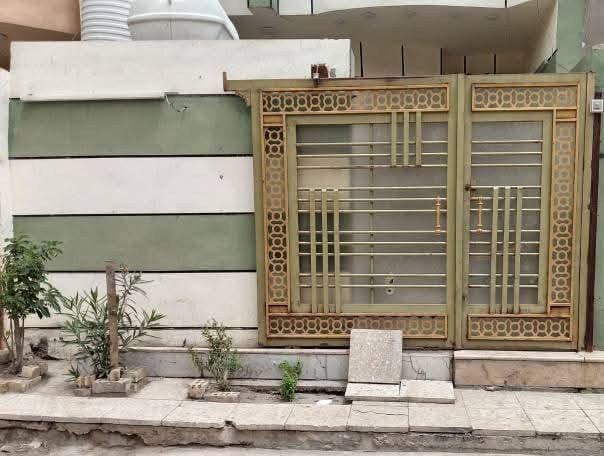 السلام عليكم دار للبيع 100 متر طابق واحد سند 25 كافت خدمات بغداد الكمالية كاع ابو رشاد ***********
