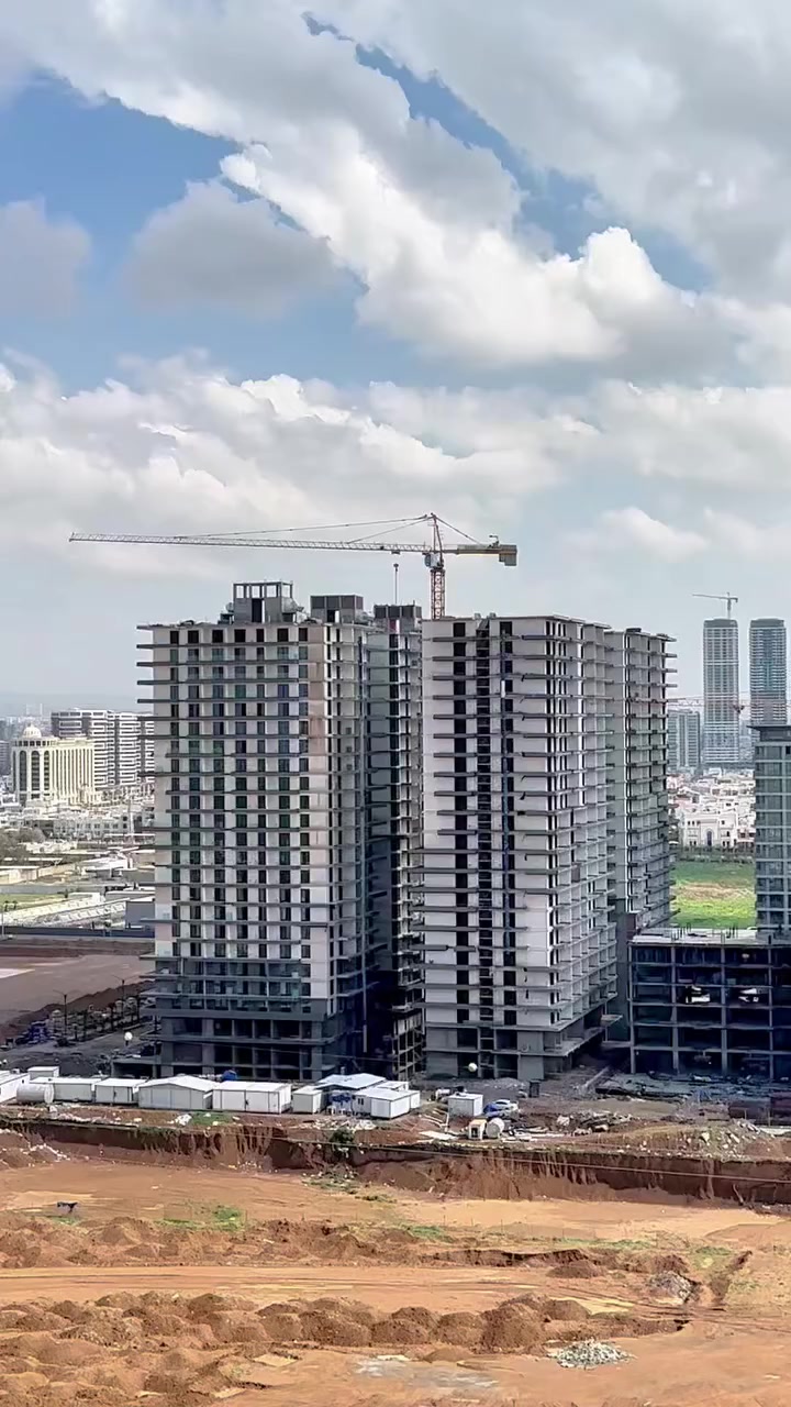 ✨ فرصة مميزة للسكن والاستثمار في المربع الذهبي ✨
شقة غرفتين وصالة بإطلالة من أجمل الإطلالات في أربيل، حيث يمكنك الاستمتاع بمشهد مدينة أربيل بالكامل مع إطلالة مباشرة على مطار أربيل الدولي ✈️🌆

تقع هذه الشقق في بناية C داخل مشروع لالاف ايربورت فيو، والتي تعتبر صاحبة أجمل واجهة وإطلالة في المشروع.

🔹 المساحات مريحة وتصميم عصري
🔹 موقع استراتيجي في المربع الذهبي
🔹 مناسبة للسكن أو للاستثمار

💰 الأسعار تبدأ من 6 دفاتر وتصل إلى 7 دفاتر فقط حسب الطابق والإطلالة.

لا تضيع عليك فرصة امتلاك شقة بهذه الإطلالة الساحرة والسعر المنافس في واحد من أفضل مواقع أربيل.

📩 للاستفسار أكثر راسلنا على الخاص أو تواصل ويانا الآن 

      ***********-***********-***********
