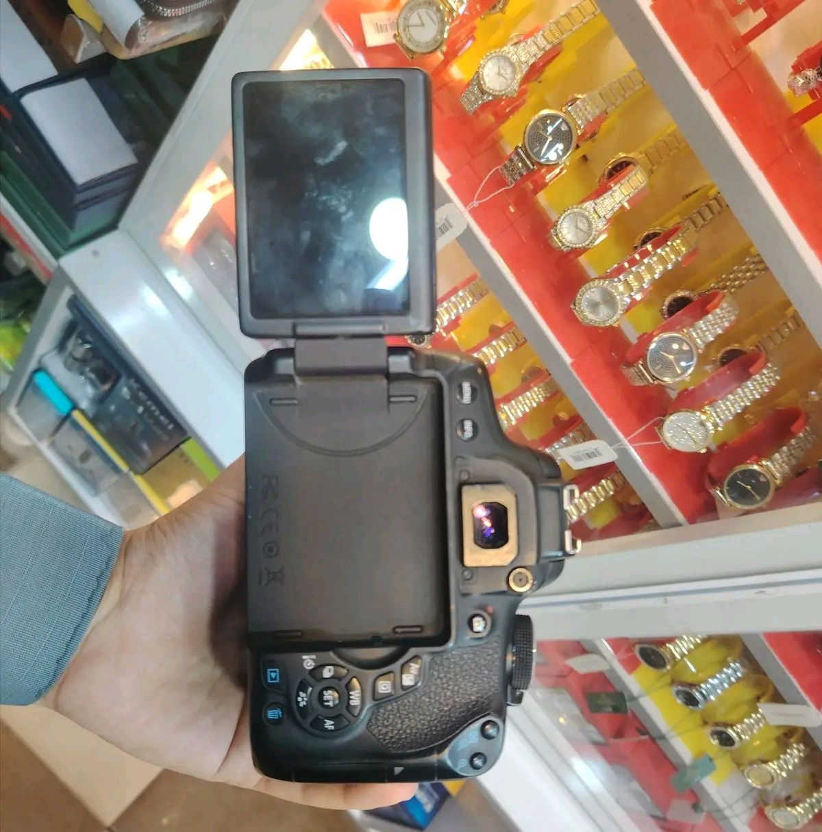 كامره كانون 750 D للبيع استخدام شخصي 
ملحقاتها
عدسه الاصليه 55.18
جنطه
شاحنة
بطاريه
حزام كتف
السعر 450 الف وبيها مجال بسيط

ومتوفر شركات توصيل


**إذا كنت صاحب هذا الإعلان وتريد حذفه لأي سبب، رجاءا أرسل رسالة إلى الدعم الفني**