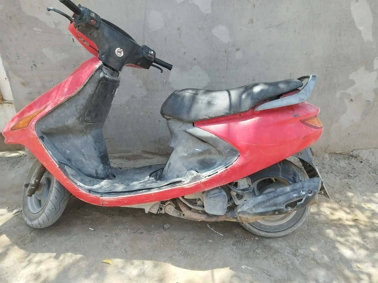 فراشه للبيع نضيفه وحلوه المكان بل حمزه الشرقي متوازي عله بيعته 350وبيه مجال اليريده بالخدمة ***********
