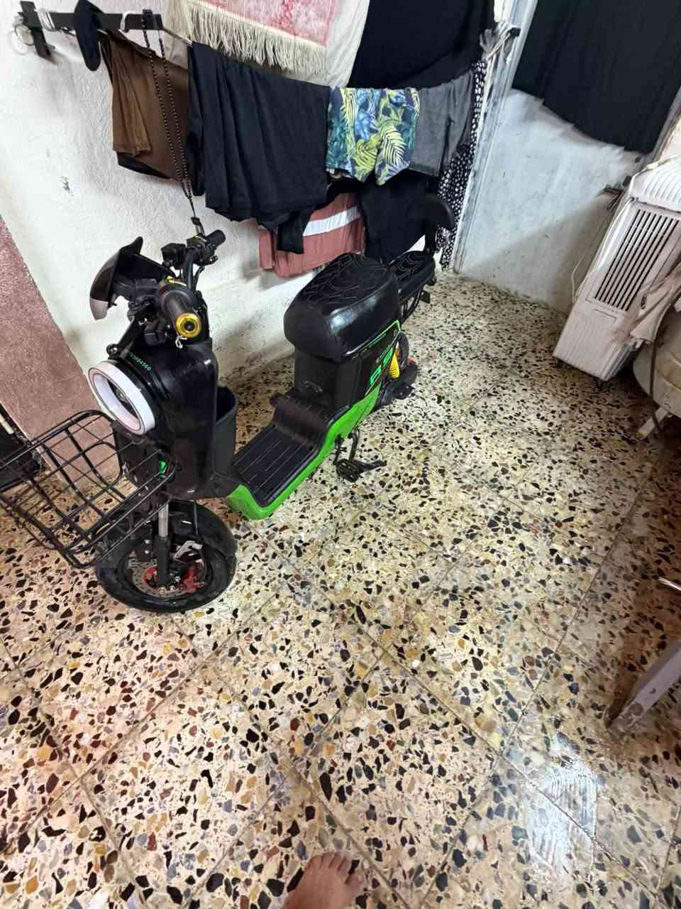 سلام عليكم دراجه شحن R9 الله شاهد صالي اسبوعين من اشتريته بجيس عنوان بغداد طالبيه رقم هاتف ***********

