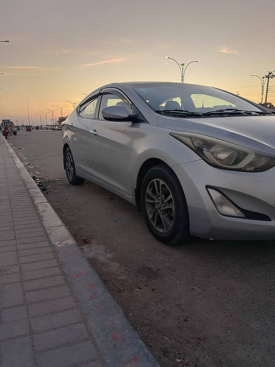 سلام عليكم الانترا موديل 2016 مکینه وکیر محرك 1600 کفاله سیاره مال بیت ما مشتغله تکسي تخم تاير تبريد قطعتين اشاره بلمري بيه شويه جراد ما مبولشه السعر 110وبيها مجال  ***********1
