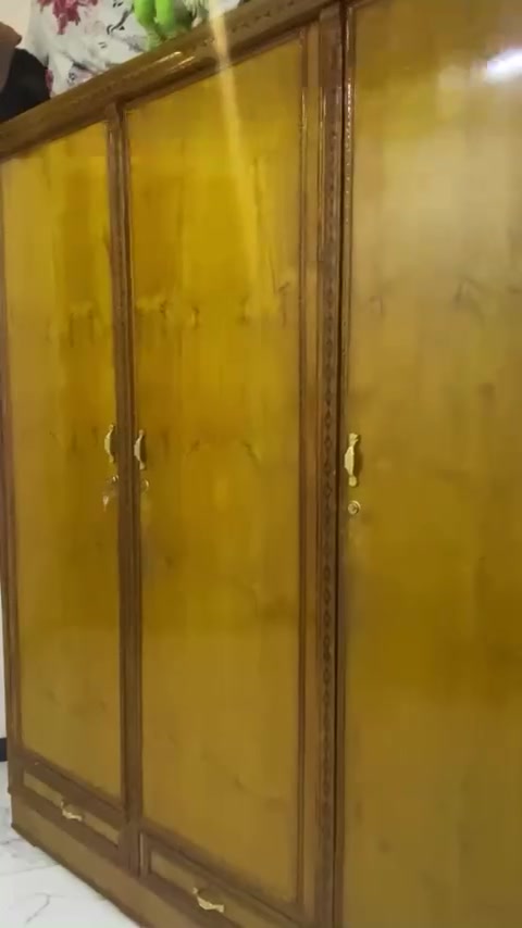 للبيع كنتور ابو تلاثه مستعمللل + ميزز تواليتتت  ***********
