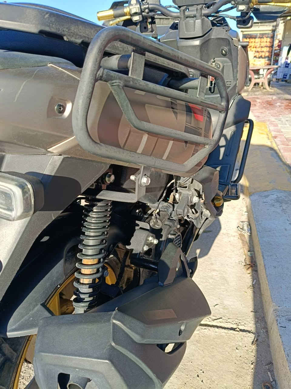 السلام عليكم
دراجه اباتشي جبلي للبيع
الدراجه نضافه فول ودارجه قويه وتمشي ومابيه عطلات تشتغل نكره سلف هندر الدراجه اني محافظ عليه بالبانزين والدهن مداريه الشراي يراسلني أو يتصل 

***********
