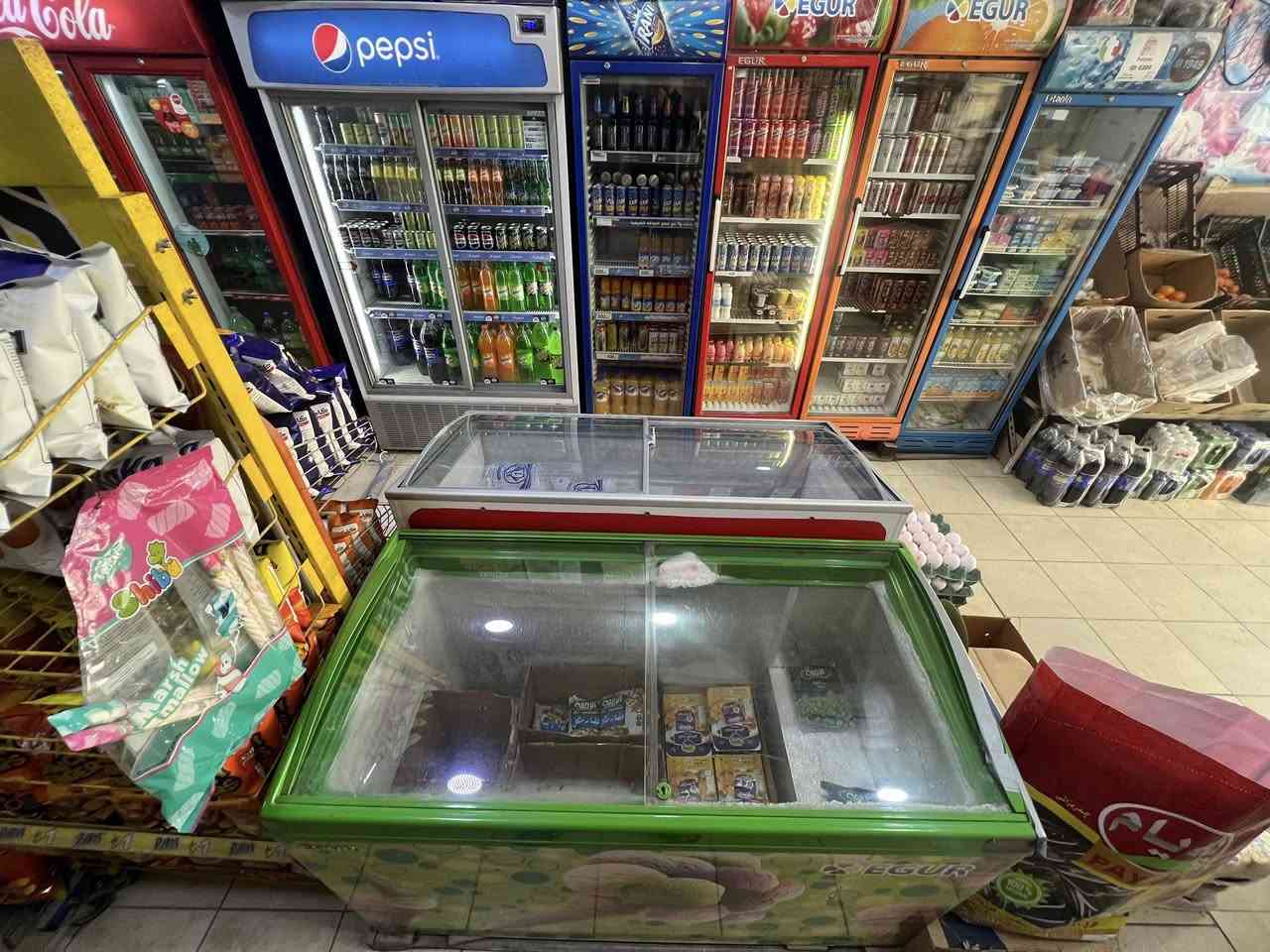 سلام عليكم 
ماركيت بؤ فرؤشتن 
له گه ره كي عه داله
جوار سه لا جه له گه ل
سئ مجه ميده له گه ل
دوو سپليت له گه ل
له گه ل هه موو كه لوپه له كاني وينه كه 
ژماره :***********
