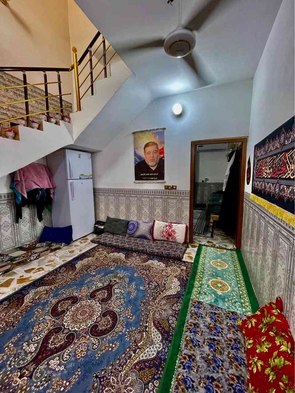 بيت للبيع 

حي المثالي قرب أسواق 

برتقالة مقابل مستشفى الكفيل

المساحة: 60 متر (الأصل 62 متر)

البناء: طابق ونص 

 بناء مرتب وجاهز للسكن

الواجهة: على شارع مبلط

الموقع: يبعد عن الحرم حوالي 2 كيلومتر

الطابق الأرضي 

 استقبال صالة

 مطبخ صحيات منور

الطابق الثاني

غرفة نوم كبيرة (6 × 6 متر) - بلكونة

الطابو: زراعي، عقد 25 باسمي

تحويل مباشر

مميزات إضافية

موقع مميز على طريق الزوار

قرب الخدمات والأسواق

تصميم جميل وبناء نظيف

اني صاحب البيت مو دلال 

*********** كربلاء, العراق

