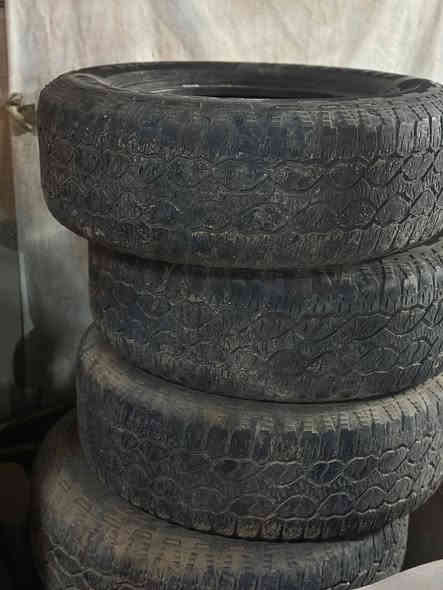 السلام عليكم 
عندي تخمين اطارات نظيفات مابيهن أيي ضرر حجم 275/65R18 صنع تايلندي
التخم الثاني 275/65R18 صنع كندا 
موجودات بل نجف 
أي استفسار اتصل على الرقم 
***********
