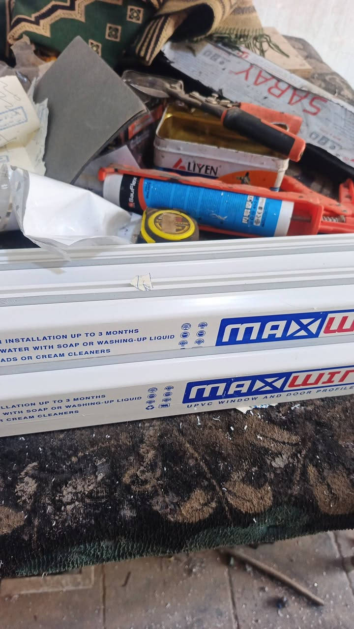 السلام عليكم عرض خاص سعر متر الشباك pvc ٣٧ الف متر القاطع ٣٧الف  الون الابيض الباب الملحق ١٣٧ الف باب ستدر ١٢٥ الف عنوان بعقوبة فلكة الامين مجاور فرن الصمون ***********
