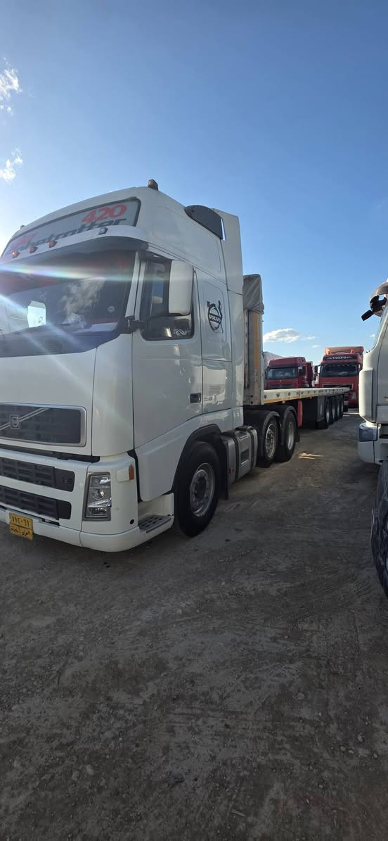 فالفو سنكل امامي موديل 2004 مع عربانه تركي 4 محور مزوج مع جناب
كير محرك شاصي اكسل قماره مكفولات 

عليها تخم تاير جديد تدفئه تبريد كله شغال 

سياره جاهزه 100% 

السعر /325$بي مجال بسيط 

للاستفسار /***********
