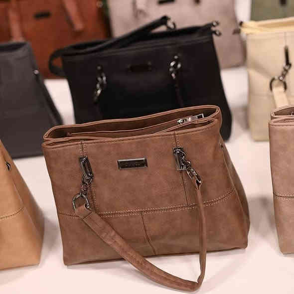 مساء الخير .... .وفرنا لكم .. 🍋🍋🍋
حقيبة كبيرة جلد طري  تصميم مميز و انيق ....سعر ب10  الاف 
  العنوان : كوت / شارع الهورة / معرض الرواق  يوجد خدمة توصيل لكافة محافظات العراق 😍 واتساب *********** __*********** الجمال 🌹الأناقة 🌹 البساطة 🌹النزاكة 😁

#اكسبلور #اكسبلور_فولو_ي_حلو🔥😴_ي_عمري #اكسبلور_فولو_شوفو_البوستات_الي_قبل_راح_تعجبكم دهل اوران
