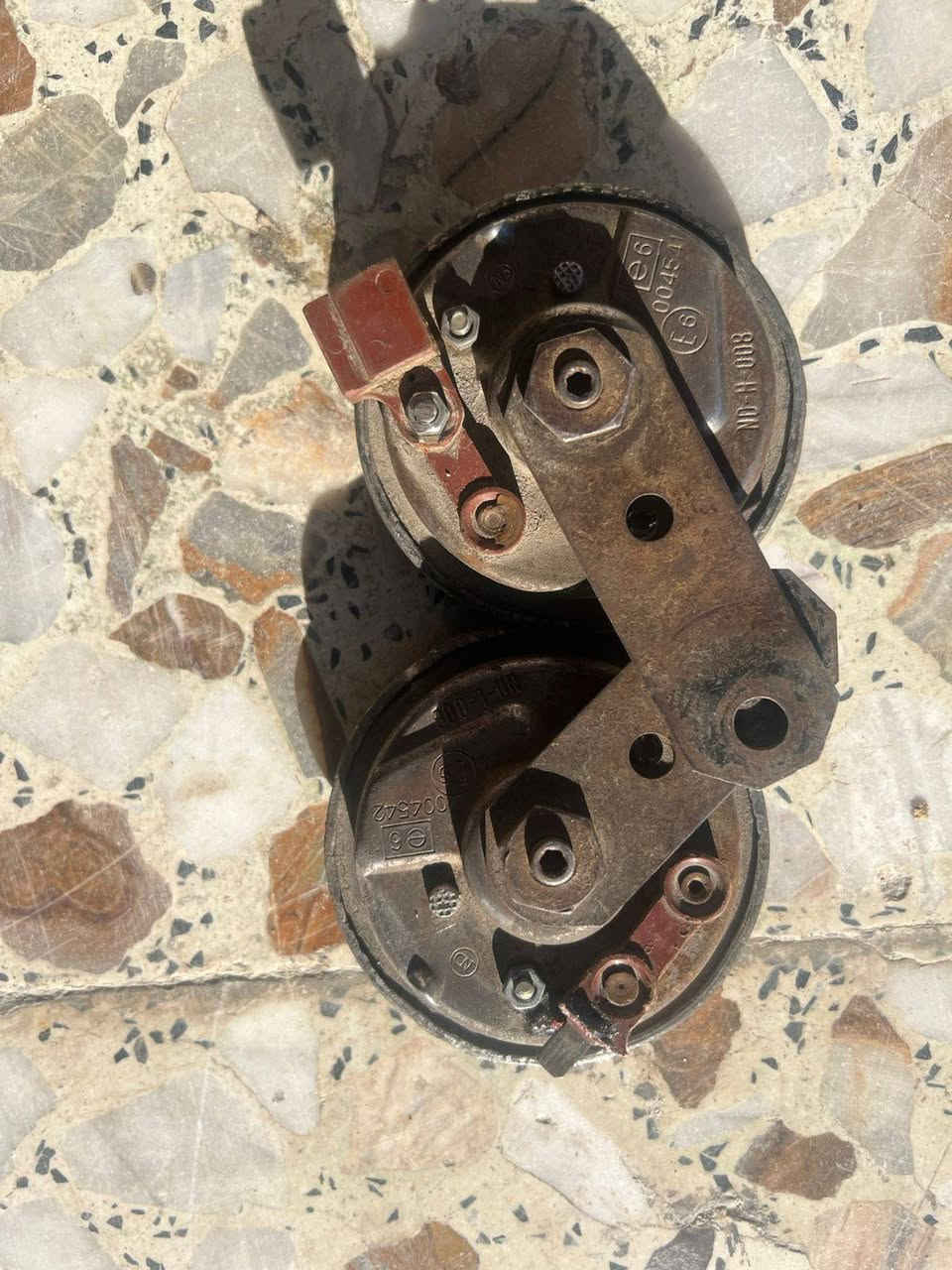 متوفر هورن سيدان اسود ٢ زوج
حمرة ١زوج
البصرة
***********
السوده ١٢٥ قفل
الحمره مقسم مره وحده ١٤٠
شرط الشقل
