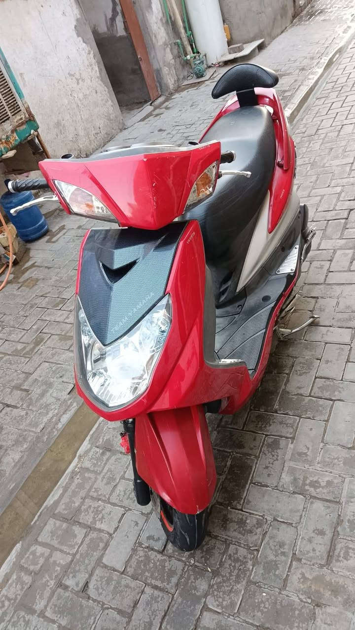 سلام عليكم اخوان دراجه سكنس فحل للبيع الدراجه بلاديه برغي ما مفتوح بيه الدراجه رمبه كهربائيات كله شغاله
الدراجه نكره سلف الله شاهد اجيب وياك فيتر اذا مفتوحه تأخذه ابلاش و تروح  
الدراجه بيه تزويد خارجي مثل ما موضح بالصورة
(سعره وحد و بيه مجال حك الجيه)مكاني بغداد كراده رقمي للتواصل ***********
