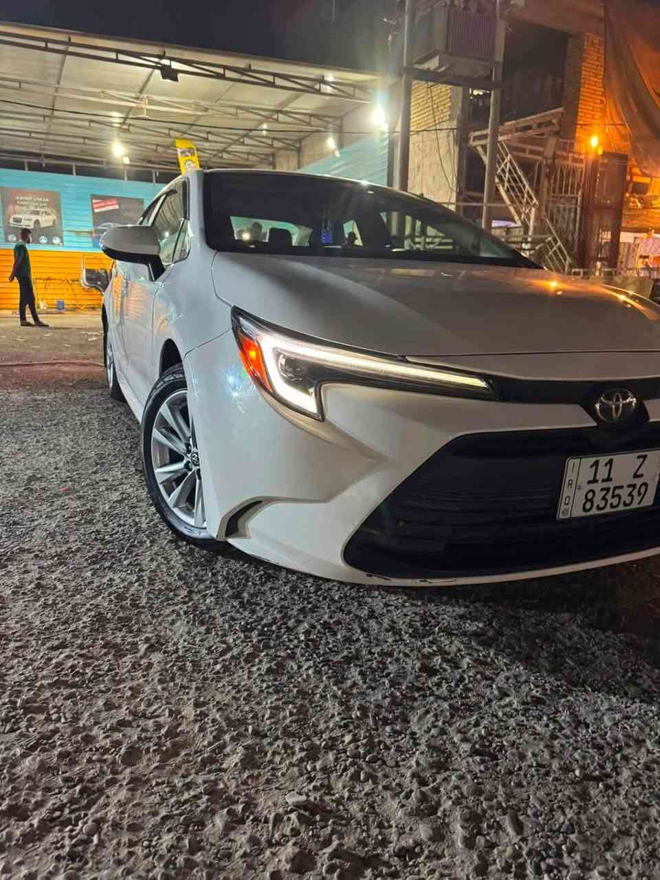 للبيع – تويوتا كورولا XLE Hybrid موديل 2023 🇺🇸
✨ الموديل: 2023
✨ الفئة: XLE Full Option
✨ الوارد: أمريكي
✨ اللون: أبيض لؤلؤي
✨ المحرك: هايبرد + بنزين (اقتصادية عالية باستهلاك الوقود)
✨ قياس الرنكات: 16 إنج

المواصفات

✅ داخلية جلد أصلية
✅ كشنات جلد
✅ فتحة سقف كهربائية
✅ دخول ذكي (Smart Key)
✅ تشغيل بصمة (Push Start)
✅ إشارة بالمرايا الجانبية
✅ رادار أمامي وجانبي
✅ نظام المحافظة على المسار (Lane Assist)
✅ قيادة شبه ذاتية مع مثبت السرعة الراداري
✅ شاشة معلومات مع Apple CarPlay وAndroid Auto
✅ كاميرا خلفية
✅ حساسات
✅ مكيف أوتوماتيك
✅ جنوط ألمنيوم قياس 16 إنج
✅ أنظمة أمان متكاملة (ABS - VSC - TRC - وسائد هوائية)

حالة السيارة

✔️ رقم بغداد – سنوية باسمي.
✔️ السيارة نظيفة جداً وجاهزة للاستخدام.
✔️ الضرر السابق: بنيد فقط مبدل ومصبوغ، بدون أي ضرر بالدواخل.
✔️ يوجد شخط بسيط في الجامع الخلفي والباب الخلفي جهة السائق، ولا يؤثر على الاستخدام.

📍 موقع السيارة: بغداد – البياع

📞 للاستفسار:
***********

السعر: للجادين فقط بعد الاتصال أو المعاينة.
