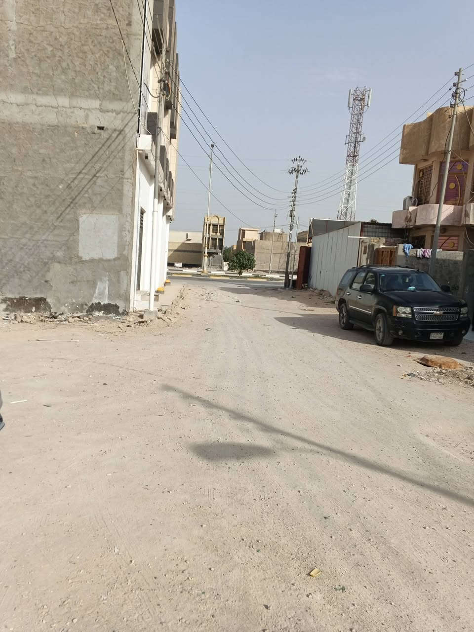 للبيع دار مميز في كربلاء – شارع محطة سما كربلاء
موقع ممتاز، رابع بيت عن الشارع العام وقريب من جميع الخدمات والأسواق.
▪️ المساحة: 100م
▪️ طابو صرف
▪️ الواجهة: 5م
▪️ النزال: 20م
▪️ طابق واحد – بناء حديث ومرتب
▪️ البيتونة جبيرة وسطحين
▪️ كافة الخدمات متوفرة 
يحتوي الدار على:
✔️ استقبال 
✔️ صالة 
✔️ مطبخ
✔️ غرفة
✔️ صحيات داخلية وخارجية
✔️ منور
💵145 سعر مع مجال بسيط
الشارع حالياً قيد التبليط والتشطيبات الأخيرة، بموقع راقي وهادئ جداً، مناسب للسكن العائلي أو الاستثمار.
بيت مرتب بسعر مناسب وموقع مرغوب داخل المنطقة
تواصل خاص او واتساب ***********
