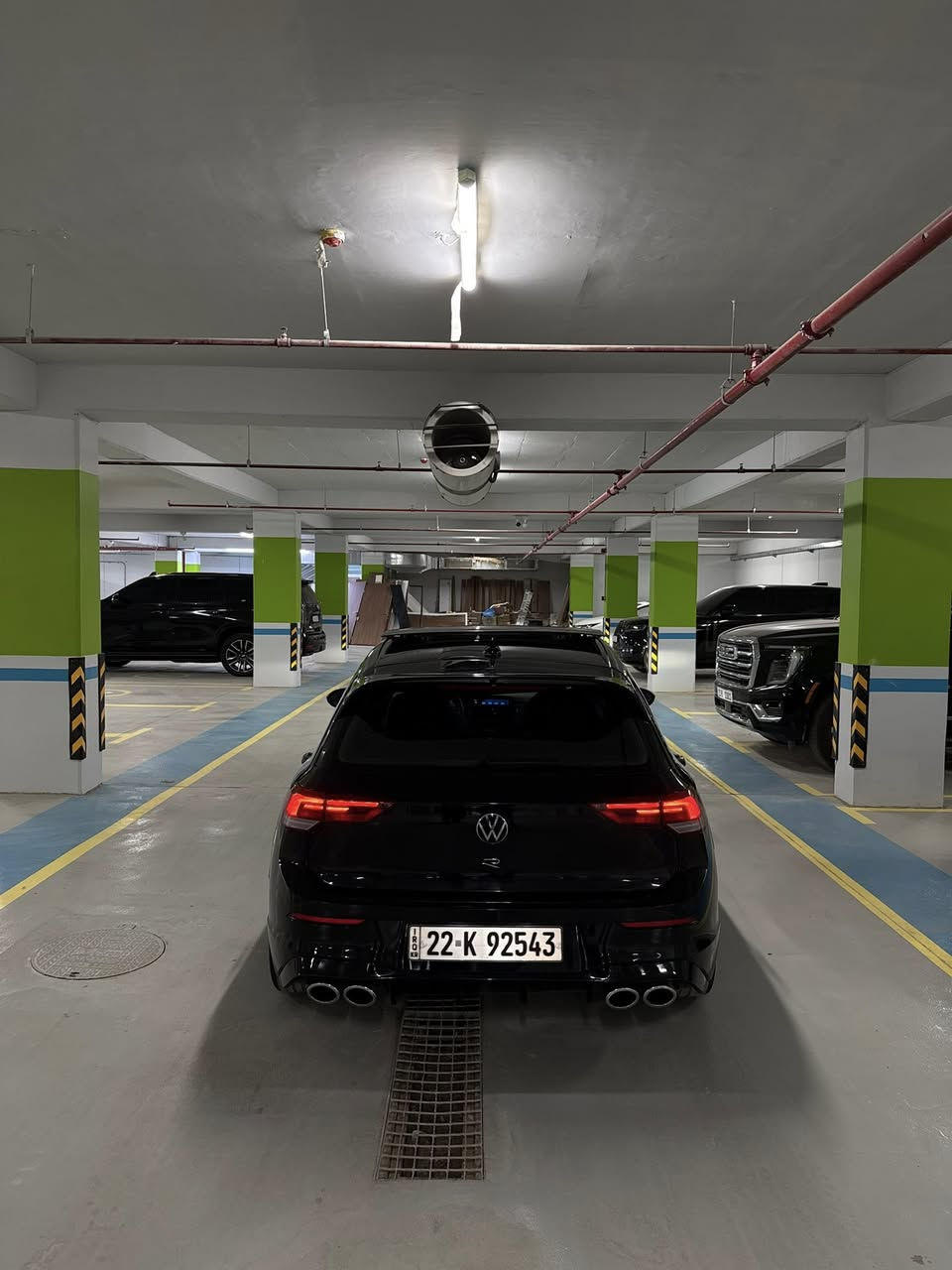 المواصفات:
 • محرك 2.0 TSI تيربو
 • 4 سلندر بقوة تقريباً 315 حصان 💪
 • نظام دفع رباعي 4Motion
 • ناقل حركة DSG أوتوماتيك
 • وضعيات قيادة متعددة (Comfort / Sport / Race)
 • شاشة معلومات كبيرة مع نظام ملاحة
 • Apple CarPlay & Android Auto
 • عدادات ديجيتال
 • فتحة سقف
 • مقاعد رياضية جلد
 • نظام صوتي عالي الجودة
 • حساسات أمامية وخلفية + كاميرا خلفية
 • رنكات رياضية قياس 19
 • إنارة LED أمامية وخلفية

 الممشى: (18الف)
 السعر: 25000$
(صبغ جاملغ نصف بنيد وسقف )
للتواصل 
***********
