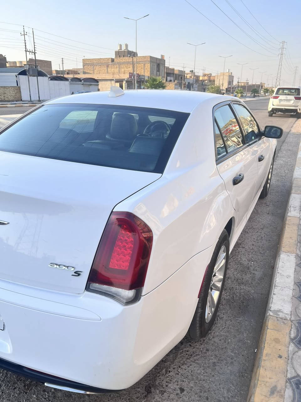 السلام عليكم 
كرايسلر 2019 بغداد باسمي رقم انكليزي مواصفتها معروفة وارد كندي حادثه جاملغ امبدل تجاري وبنيد اصلي دواخل 4 اصابع تقريباً الهلال الخلفي الايسر مرشوش  وبيه بارد بالجاملغ الامامي الايمن 
العنوان ميسان  ***********
حداديه جديده امامي وخلفي وتبريد ثلج ادمه اقبل ايام كامله فيت بم وبلكات ومجول السياره متعوب عليه وماتصرف عليه الف دينار السياره كلش حلوه
السعر 195
