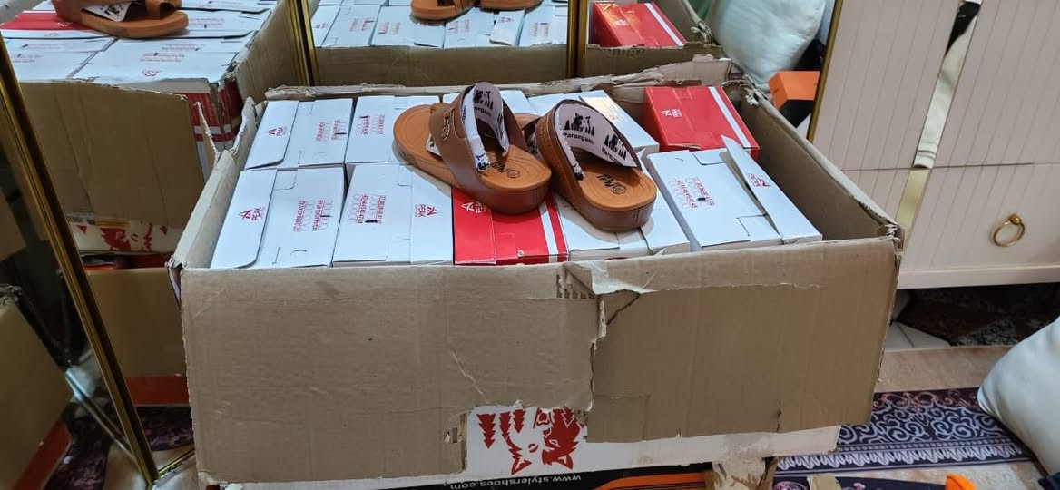 بظاعه جمله شلعه احذيه نسائيه ورجاليه وسلبرات وهرمز  وشحاطات جميع القياسات واللوان متوفره للستفسار لاتصال على الرقم ***********
