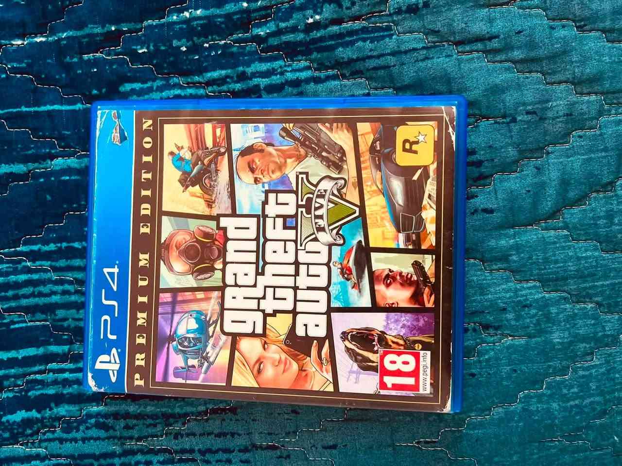 السلام عليكم بلي 4 سلم للبيع
ذاكرة 500GB
كامل ملحقات مع كارتونه 
وياه fifa 26 و GTA 5 و it takes to
الجهاز نضيف جدا ومامفتوح 
السعر 250 الف قفل او مراوس ب سيريس اس مع فرق 
***********
مكاني بغداد المشتل
