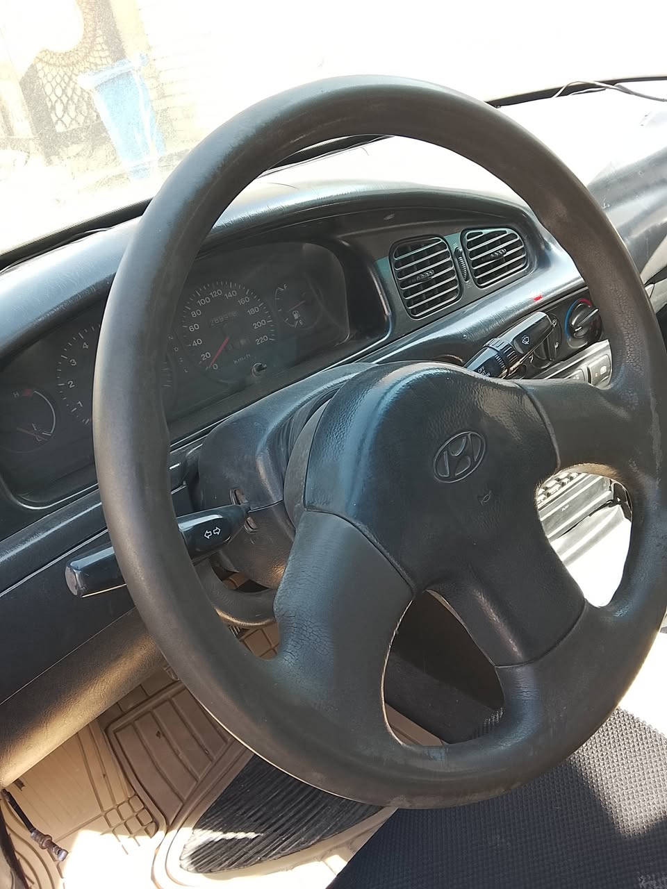 سوناتا 2. موديل 93بغداد اوتو مكاني بغداد قبل اسبوع شديتلها محرك حاوية وعندي صور المحرك الصدر نص عمر  ماناقصها شي السعر 41بيها مجال بسيط حگ الجية *********** مارد على التعاليق الي تعجبة يتصل واني بالخدمة والي ماتعجبة يعبر المنشور والسوگ كلشي بيه
