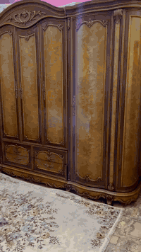 غرفه كامله للبيع جديده مابيها اي خلل من المجرات والأبواب المراسله ع الواتس ب ***********
