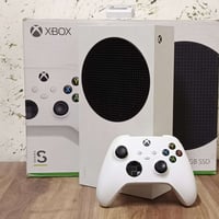 عرض يخبل   اكس بوكس سيريس اس 512  كامل ملحقاته الاصلية ولكارتون كاملين...
