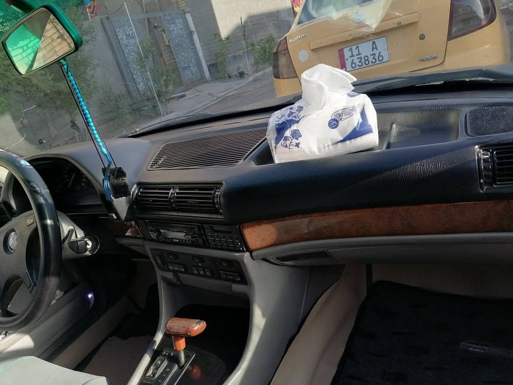 بي ام دبليو 735 iL موديل 1991 مكفول سيارة كاملة مكملة نقوصات بسيطة. تبريد ثلج حدادية جديدة مكينة وكير مكفول. مكينة ٣٥ مفتوح ٦سلندر باب طويل السيارة. نقوصاتها بسيطة. ضربات بالبدي بسيطة. مكانها البصرة ابو الخصيب.  راعيها بالبصرة بيع او مراوس حسب القناعة سعرها ٤٥ ***********
