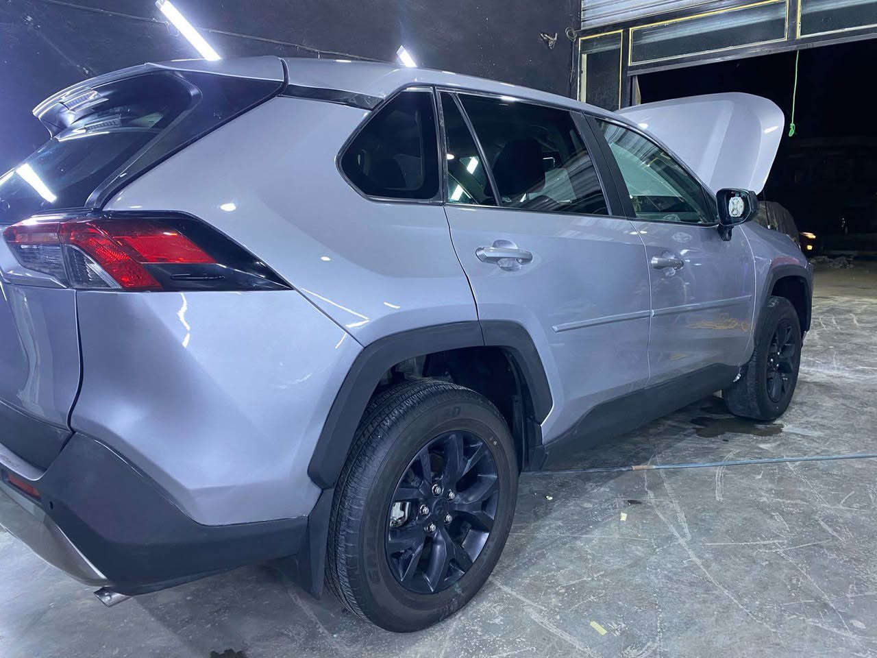 السلام عليكم 
راف فور بانزين فقط موديل 2022 رقم بغداد ماشيه 70 الف 
وارد امريكي *********** بيها 5 قطع صبغ 
بجم كبس بدون ارباك السعر 175 وبيها مجال  للاستفسار اكثر الاتصال *********** بغداد, العراق
