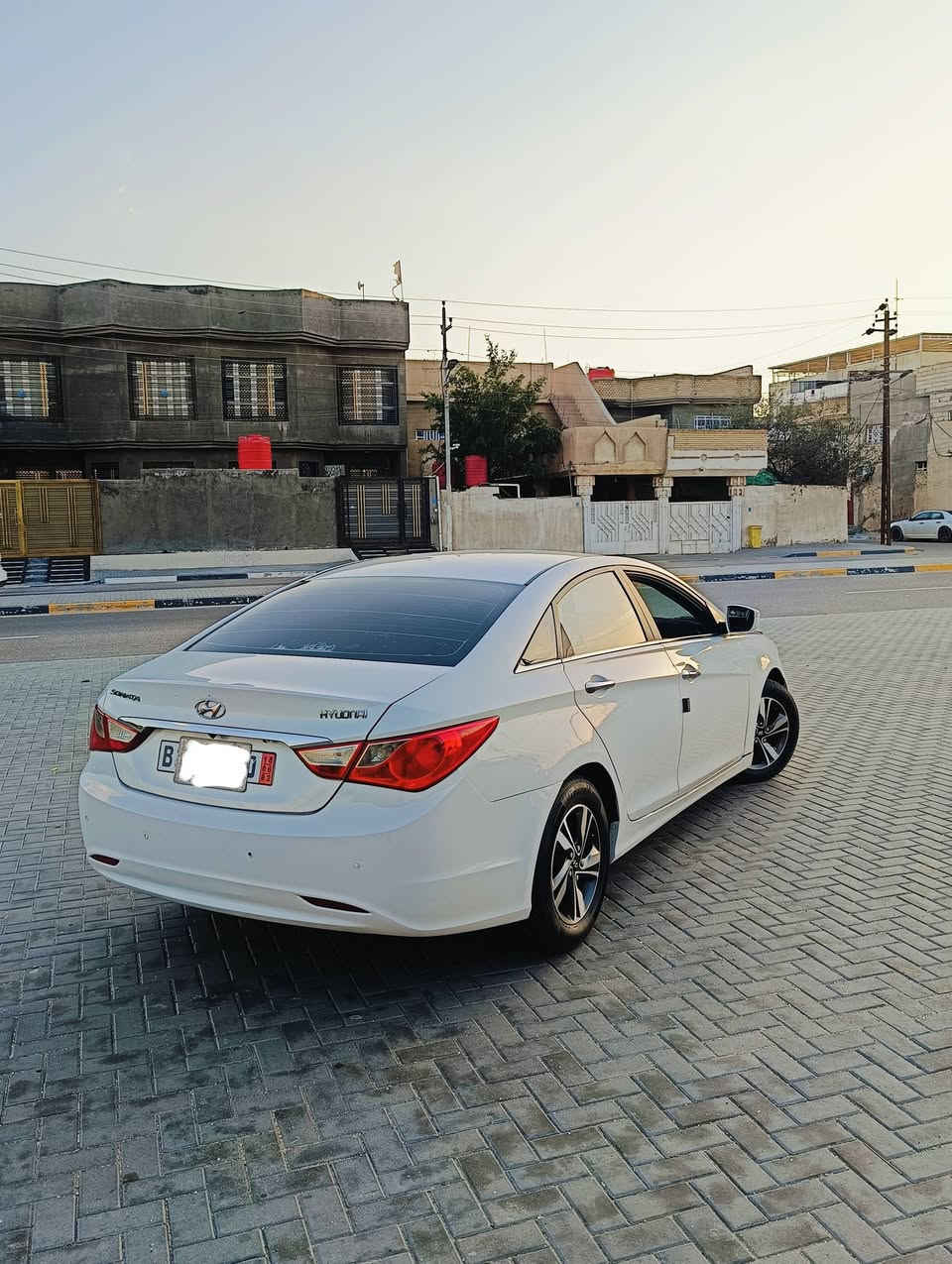 السلام عليكم سوناتا موديل 2012 وارد كوري السياره كفاله من الضربه والكصه ما عدا الصبغ ما ينكفل لان الوارد كوري معروف يجي بي صبغ من كوريا السياره جاهزه من حداديه تبريد تخم تاير كير مكينة كله خير من الله مكينه حجم 2000 خطين محور خط واحد ال بي إي رقم بصره حرف (ر) مرحلة وكامله سنويه لغاية 2026 بنهايته مواصفات السياره تحكمات ستيرن شاشه كامره خلفيه نضام ايكو اقتصادي اواكس حساسات خلفيه تدفئه تبريد امامي خلفي امرايات شفط كشنات جلد يدات ستيل هواي بيه مواصفات معروفة السعر 110 وبيه مجال قليل جدا للشراي العنوان البصرة القبله حي المهندسين رقم الهاتف ***********
