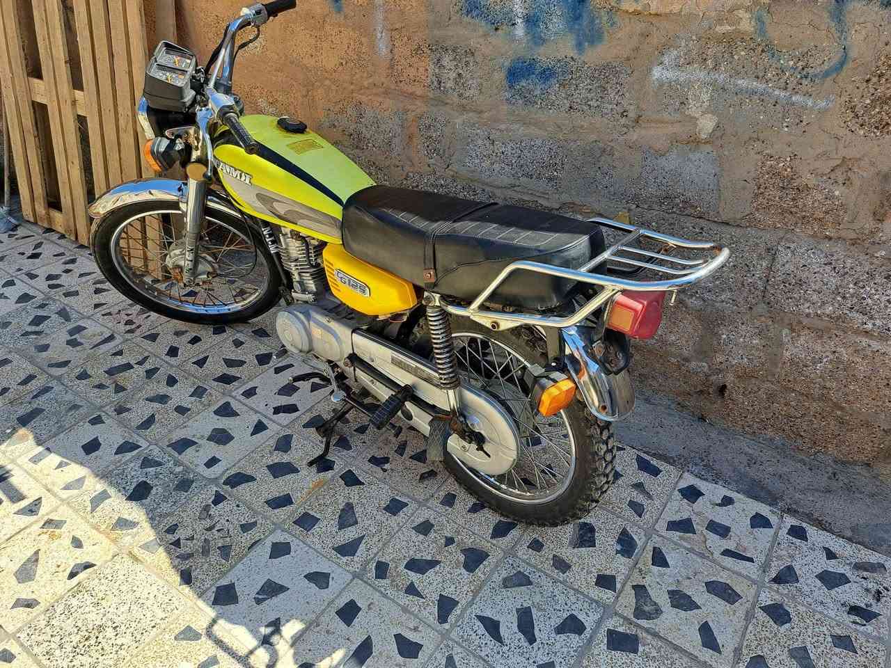 دراجه ناما للبيع موديل 19 أوراق اصوليه 
دراجه جاهزه
السعر ٤٧٥
***********
مكاني قضاء الحي
