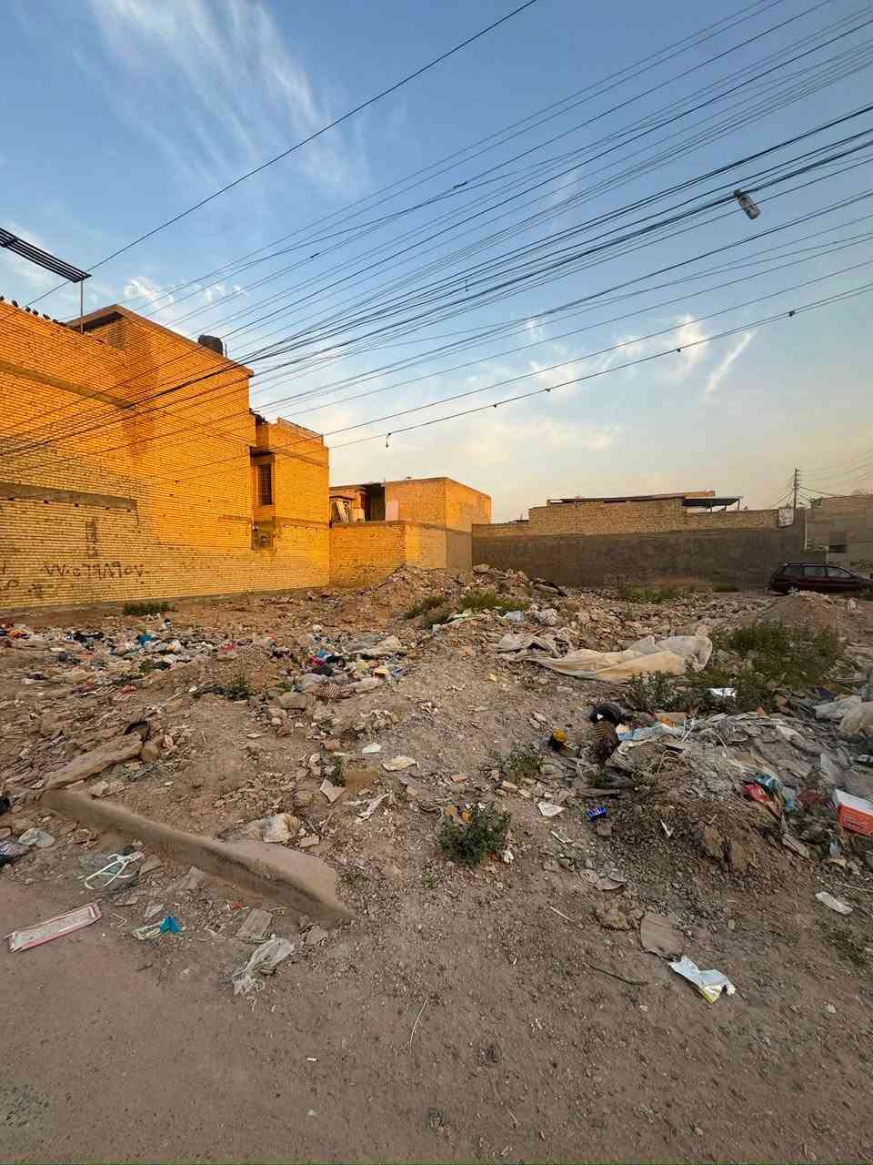 قطعة ٢٣٠ متر واجهة ١٠ ونزال ٢٣  تجارية ع الشارع الرئيسي بصف الركن ترهم محلات عقد زراعيّ مكاتبة دلال فقط نهاية الاربع شوارع النفطية شارع سكلة الركابي الفرع الثالث السعر (140)وبيهة مجال بسيط استفسار ***********
