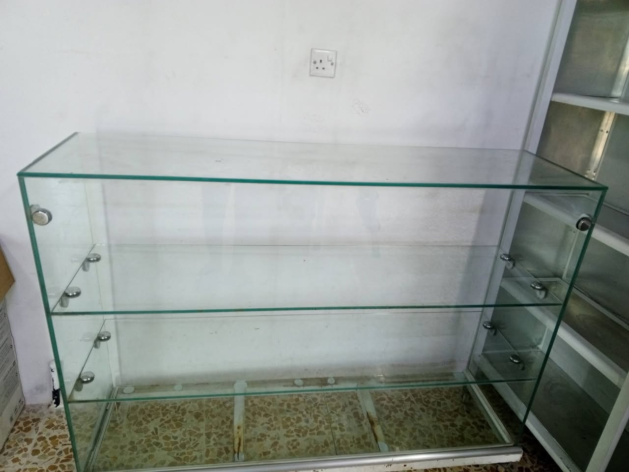 عندي اغني الغراض للبيع وهذا رقم الهاتف (***********)
