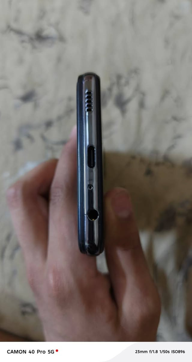 السلام عليكم.  للبيع
جهاز سامسونك اي 52 ذاكره 256 جهاز بلادي كله شغال بس بصمه لاصبع واكفه يرادلها برمجه ب 5 الف جهاز كله شغال وحلو وسلس فقط بي فطر بلعدسه الخلفيه جهاز كلش حلو سعره 150 وبي مجال عنوان بغداد الحسينيه مال الراشديه اتصال ***********
