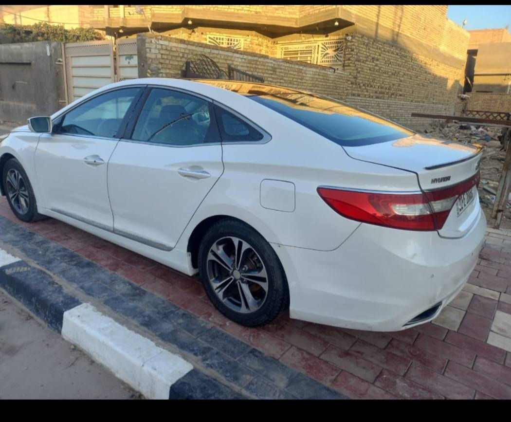 السلام عليكم ورحمة الله وبركاته
هونداي ازيرا موديل 2012  
 مكينه 6 سلندر كير. مكفول
موصفاتها
بصمه ابواب وتشغيل بصمة جنطة بانوراما طكتين 
كشنات جلدداخل جلد ملكي تدفئه  كشنات
قطعتين تبريد تحكم كشنات منفصل 
تحكم كشنات كهربائي 
اشاير بل مري. وبعد بيها هواي مواصفات  سونار. سياره مرفق بصور شوفه واتصل وبيك خير وتدلل
مكان سياره كربلاء طوريج
السعر١١٥وبيها مجال 
‎0771 285 2220
