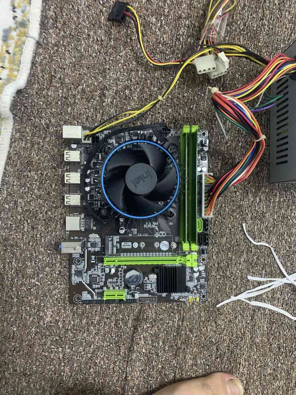 ‏PC جديد قطع كلا جديدة وكل الشرط شغال فقط تنزل لك عليه Windows اللي يريد خلي يراسلني خاص


**إذا كنت صاحب هذا الإعلان وتريد حذفه لأي سبب، رجاءا أرسل رسالة إلى الدعم الفني**