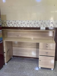 ميز حسابات محل  مستخدم شهر رقم  07736956145 السعر175