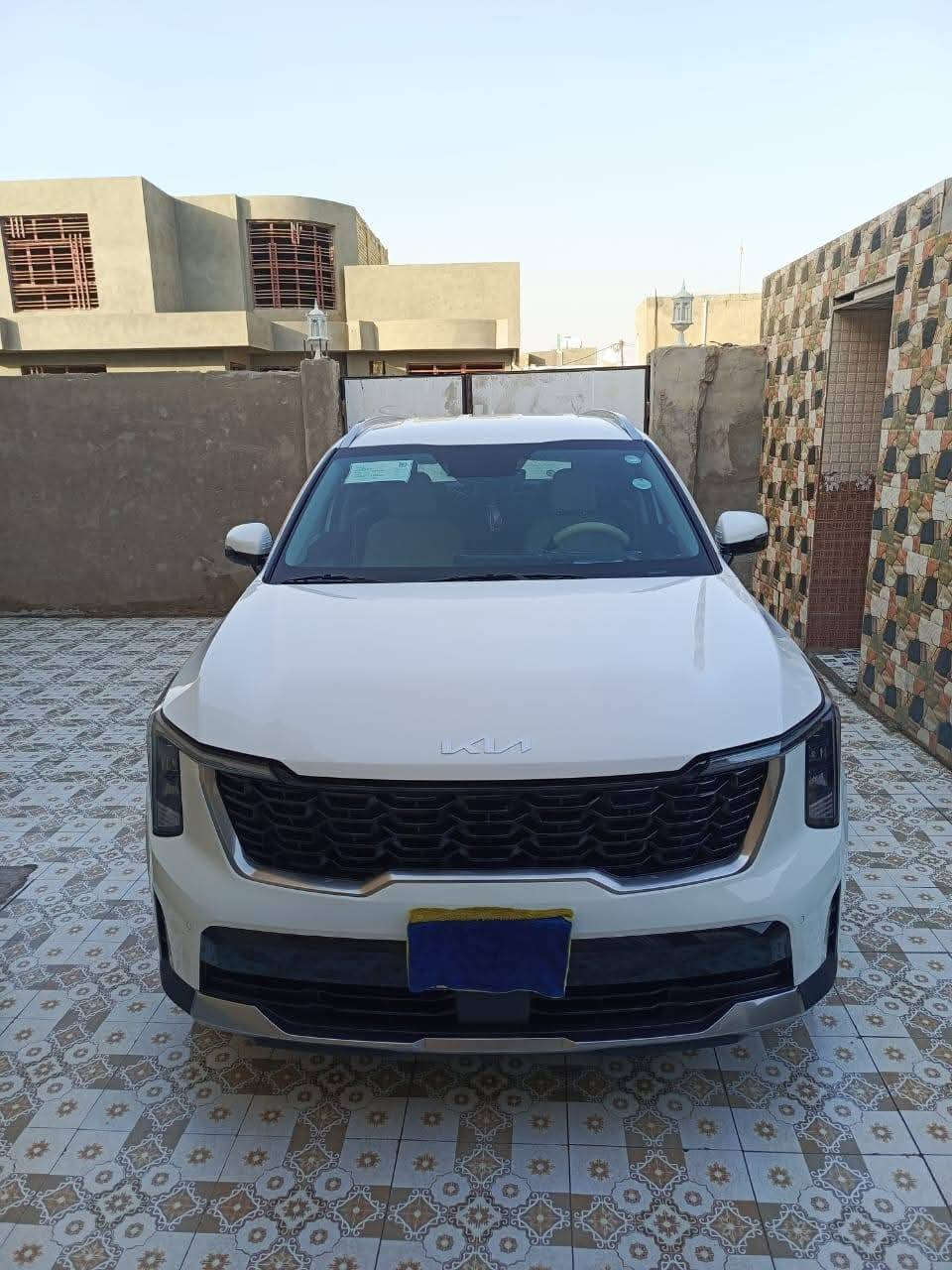 سورنتو 24خليجي  ماشيه 42الف السياره مكفوله كفاله عامه
محرك 6 سلندر. ويل 19 
كير ماوس داتاشو
كراسي كهرباء 
جنطة كهرباء 
بصمة وتشغيل عن بعد
شاشة متصلة تعمل بنظام بلي كار نفيكيشن
انارة ليزرية داخلية متغيرة الالوان 
اللايت عالي ناصي زنون 
لد نهاري ليزري امامي 
بك لايت ليزري LED
هندبريك دكمة 
اوتو هولد 
درايف مود
مانع انزلاق
مساعد منحدرات
شحن وايرليس بلوتوث 
تحكمات ستيرن فول 
حساسات امامي خلفي 
كامرة دوارة
3 قطع تبريد 
السيارة رقم ربيل ***********مكان  الديوانيه
