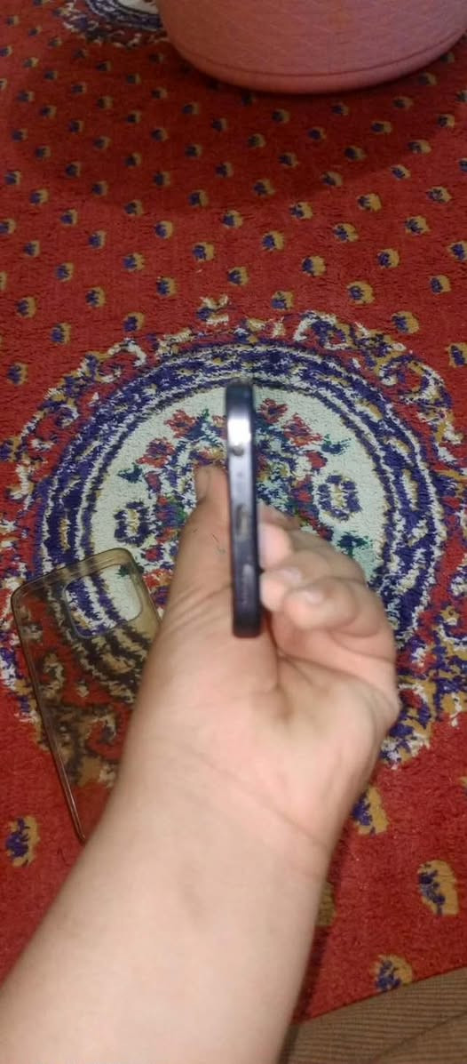📱 للبيع: HONOR X6a - الأداء الأنيق والبطارية العملاقة!
إذا كنت تبحث عن هاتف يجمع بين المظهر العصري والأداء الاعتمادي، فهذا الجهاز هو خيارك الأفضل. الهاتف بحالة الوكالة (كما موضح في الصور المرفقة).
✨ أهم ما يميز الجهاز:
• بطارية لا تُقهر: سعة ضخمة تصل إلى 5200 mAh، تكفيك ليومين من الاستخدام المتواصل دون الحاجة للشاحن.
• شاشة سلسة جداً: تدعم معدل تحديث 90Hz، مما يجعل التنقل بين التطبيقات والألعاب سريعاً وانسيابياً.
• ذاكرة واسعة وسرعة إضافية: يأتي بذاكرة تخزين 128 جيجابايت مع ميزة HONOR RAM Turbo التي ترفع الرام لتمنحك أداءً قوياً في المهام المتعددة.
• كاميرا احترافية: مزود بكاميرا أساسية بدقة 50 ميجابكسل لالتقاط أدق التفاصيل وصور واضحة جداً.
• تصميم فخم: لون أسود ملكي جذاب ونحافة تجعل مسكة الهاتف مريحة جداً باليد.
🛠 المواصفات التقنية:
• المعالج: Mediatek Helio G36، ممتاز للأداء اليومي المستقر.
• النظام: يعمل بأحدث واجهة من هونر MagicOS 8.0 المبنية على Android 14.
• الحالة: نظيف جداً، شاشة ومظهر خارجي بحالة الجديد تماماً.
💡 ملاحظة للمشتري:لل دراسه ول تصفح الإنترنت وال تصوير الجيد بفضل بطاريته الجبارة.
📍 المكان: [قادسيه]


**إذا كنت صاحب هذا الإعلان وتريد حذفه لأي سبب، رجاءا أرسل رسالة إلى الدعم الفني**