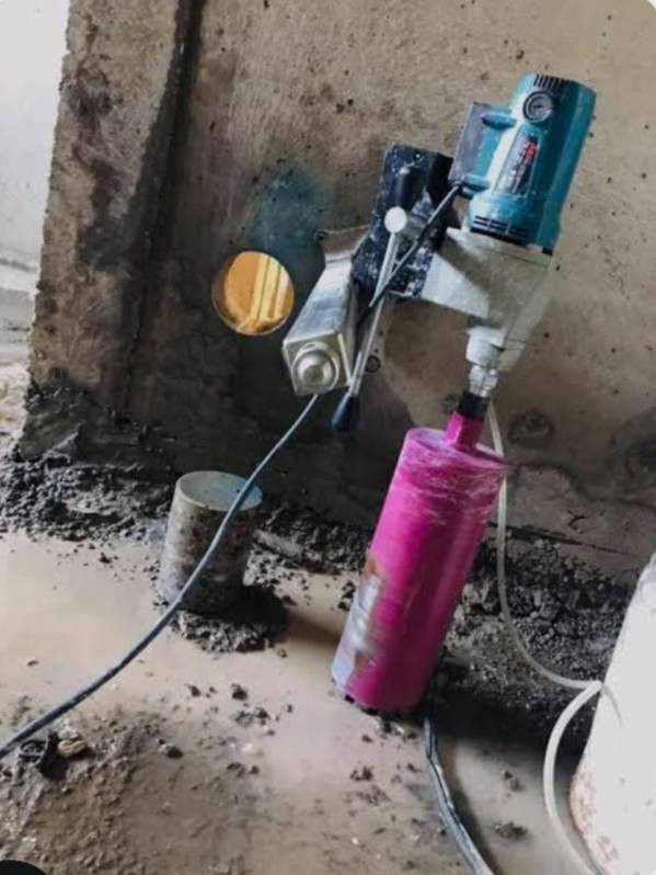 توكلنا على الله خير المتوكلين
السلام عليك
 يوجد كادر عمل معه الغراض واصل للبيت  
حادله قفاز
  كتر قطع جدار ارضيه
فابريتر صب
كور تثقيب كونكريت
كل المواد واصل للبيت مع العامل لاتعب ولا دوخ
بانسب الاسعار
(***********)
(***********)
