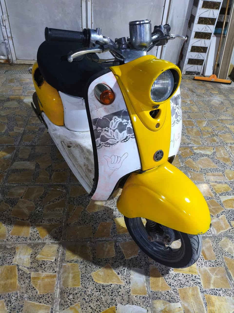 السلام عليكم دراجه عبد الحليم مفتوحه مره وحده كهربائية شغاله عوز شيء بسيط باتري جديد بيه كلشيء جديد شرط شلعه ومعدل اريد ابيعها محتاج فلوس 
السعر 200 الف بيه مجال خاص مامتواجد خابرني عل الرقم او مراسله واتساب ***********
المكان : ميسان سايدين حي شهداء
