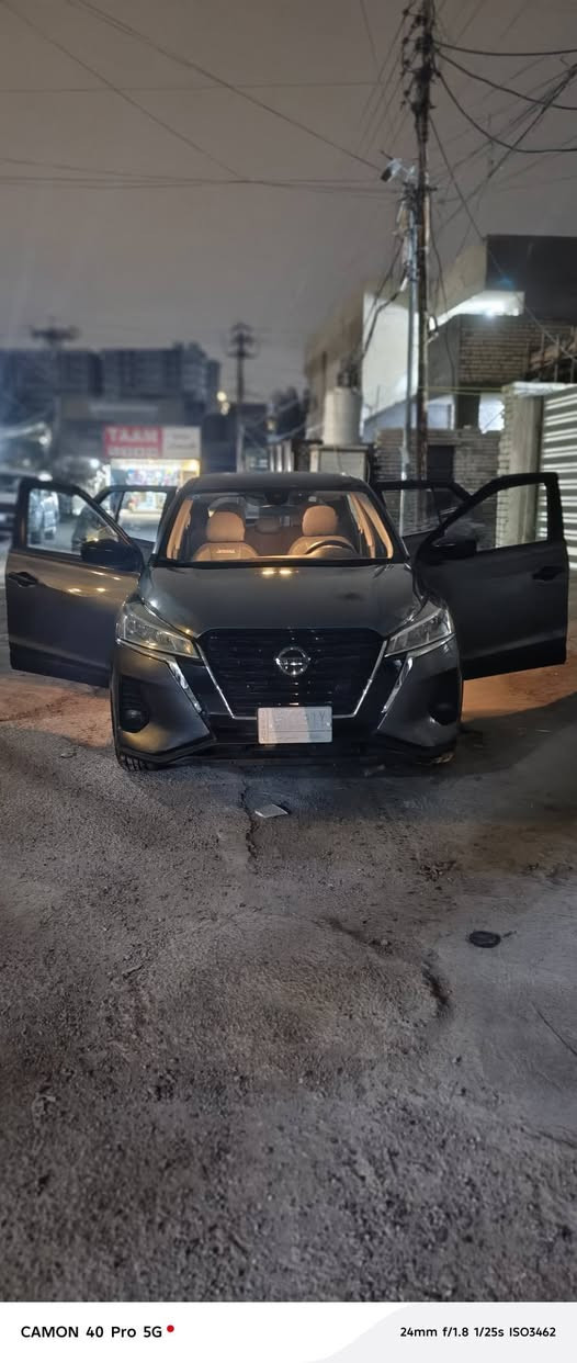 السلام عليكم نيسان كيكس للبيع موديل 2021 السياره بصمه ورادرات أمامي وخلفي حادث السياره جاملغ وشويه من البنيد السعر 147وبيه مجال بسيط للاستفسار واتساب ***********

