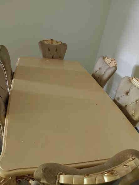طاولة طعام رئاسي للبيع 6 كراسي السعر 200 الف 
***********
