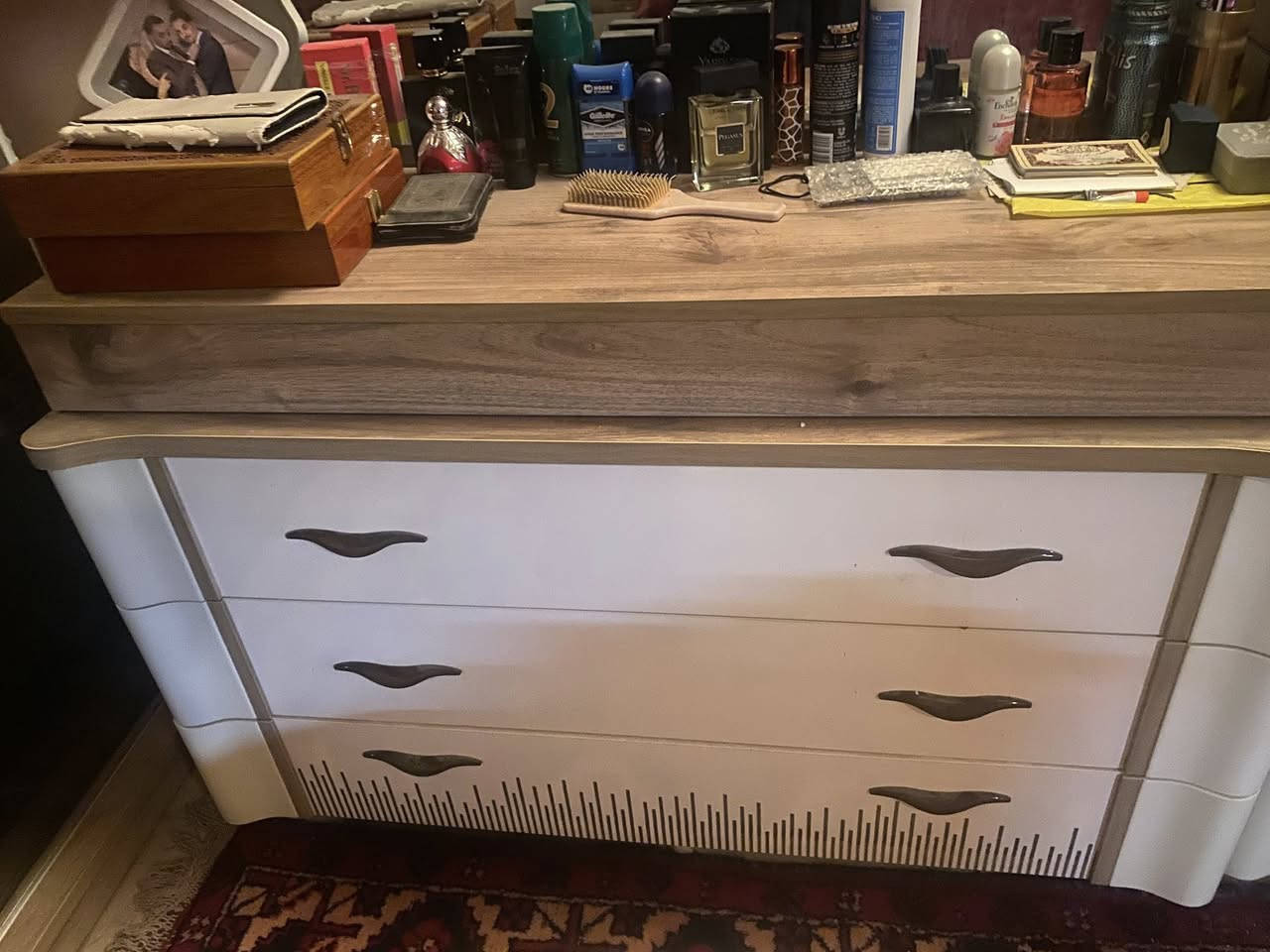 السلام عليكم 
غرفة نوم تركية مستعمل قليل 
ملحقات كاملة+دوشك 
راسلنا على رقم الهاتف واتساب 
***********
السعر:1500000 وبيها مجال
