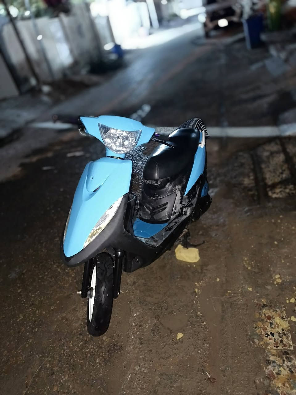 سلام عليكم  دراجه ماكس عدله للبيع الدراجه نضيف فول تعمير بوشه 49 السعر 650 وبيه مجال لطيبين / الرقم ***********
