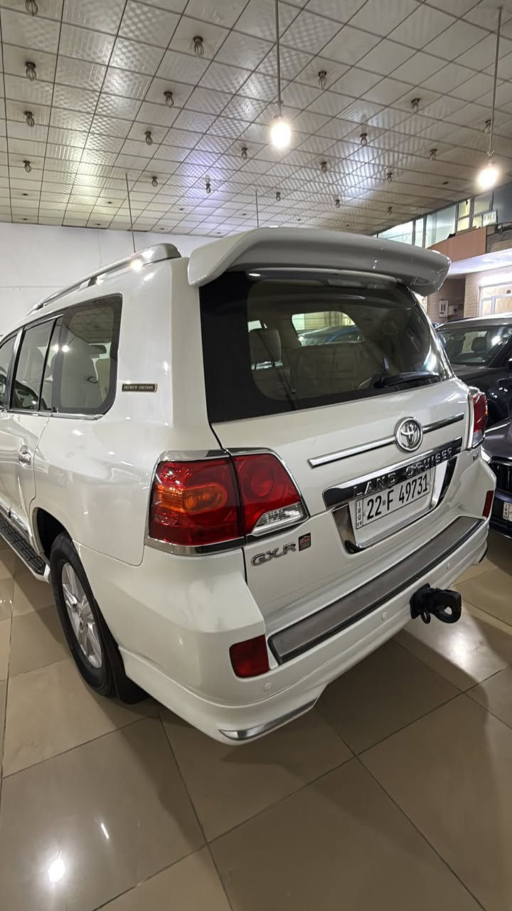 السلام عليكم اخوان
تيوتا لاندكروز GXR  للبيع للبيع موديل 13  
بيها بس 1 جاملغ
معرك مامفتوع   
 سياره فول مواصفات
 السياره بسمي ارقام جديده
 ماشيه ٢٠٠ كم
سعر /325 
رقم تلفون : *********** وتسئب
